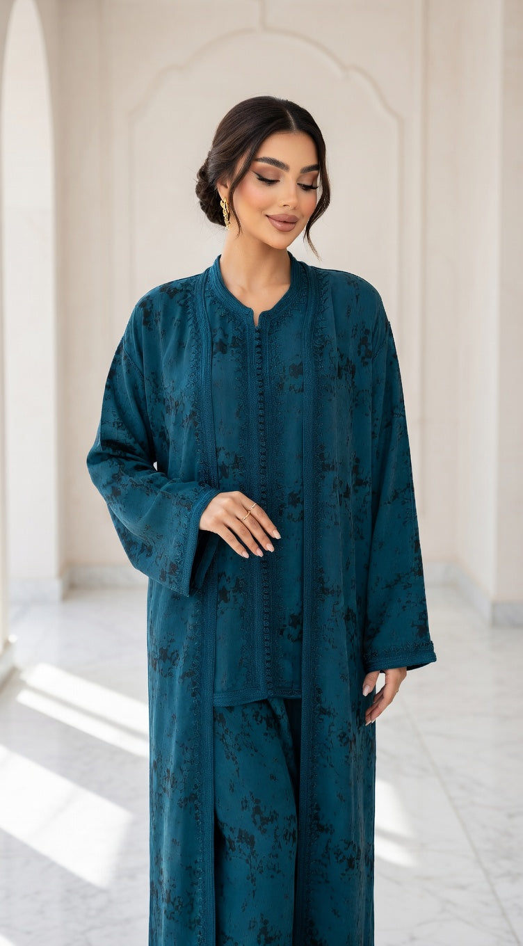 جابادور بلكيمونو ديالو - أزرق مخملي فاخر مع تطريز أزرق داكن راقي