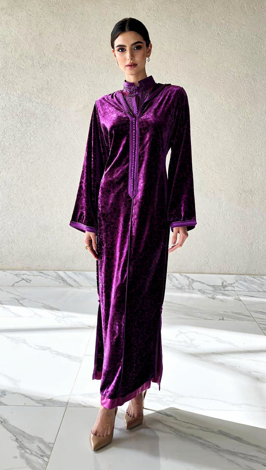جلابة قطعتين مخملية باللون البنفسجي مع قفطان – أناقة تقليدية عصرية