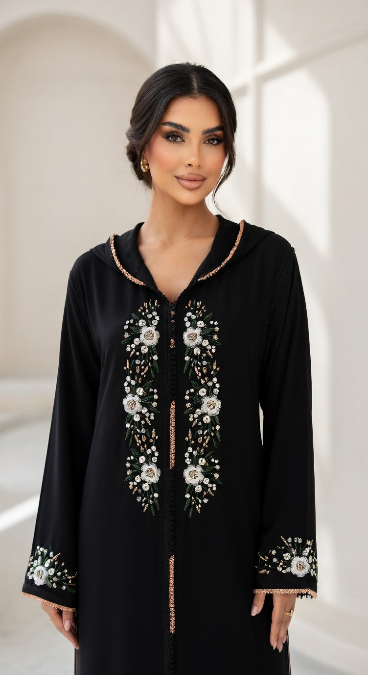 جلابة "نسمة" السوداء بالزهور - شياكة يومية بلمسة فنية
