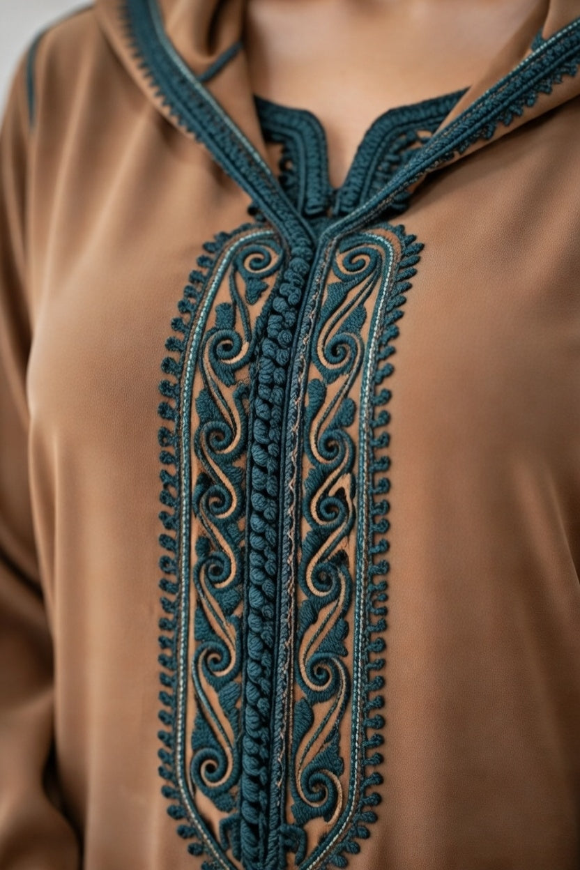 طقم الجلابة والقفطان "أصالة" باللون البني - شان وهمة