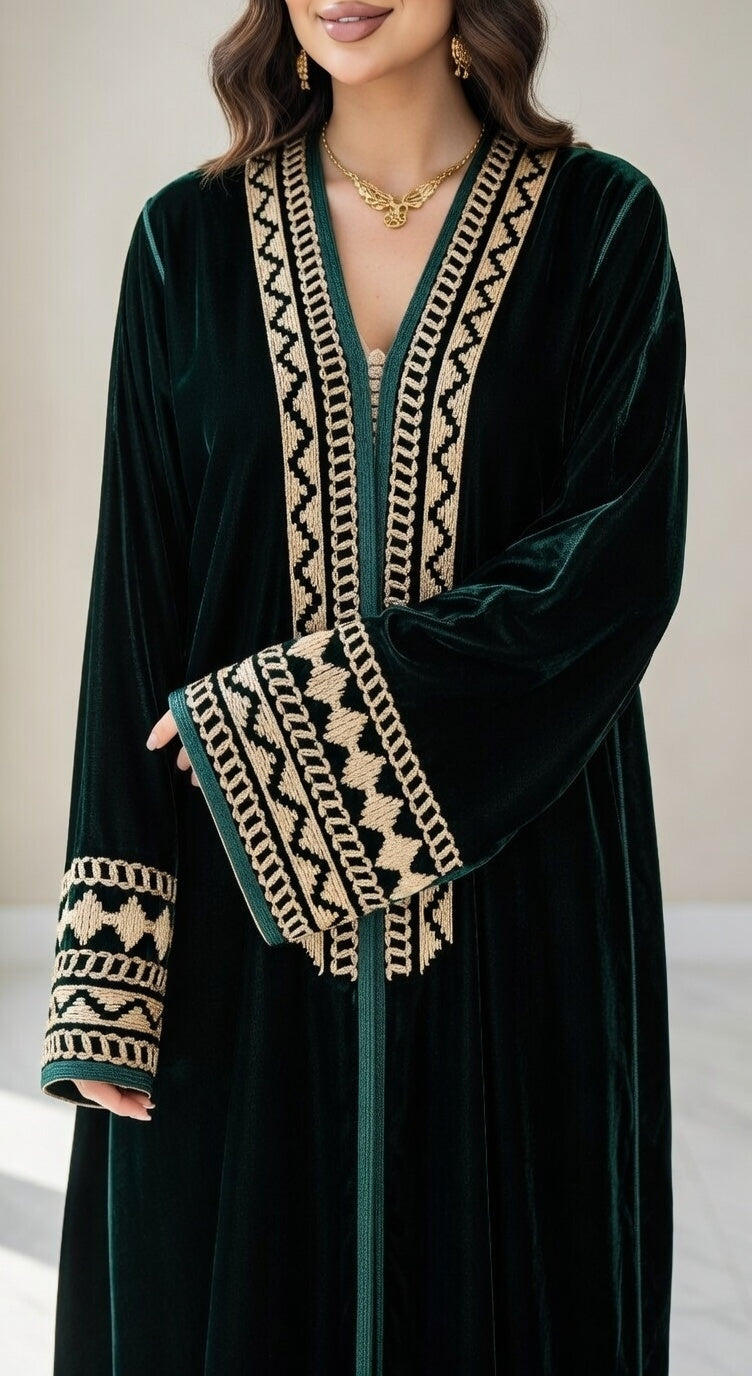 كيمونو مخمل أخضر غامق فاخر مع تطريز ذهبي وبيج زنجي أنيق