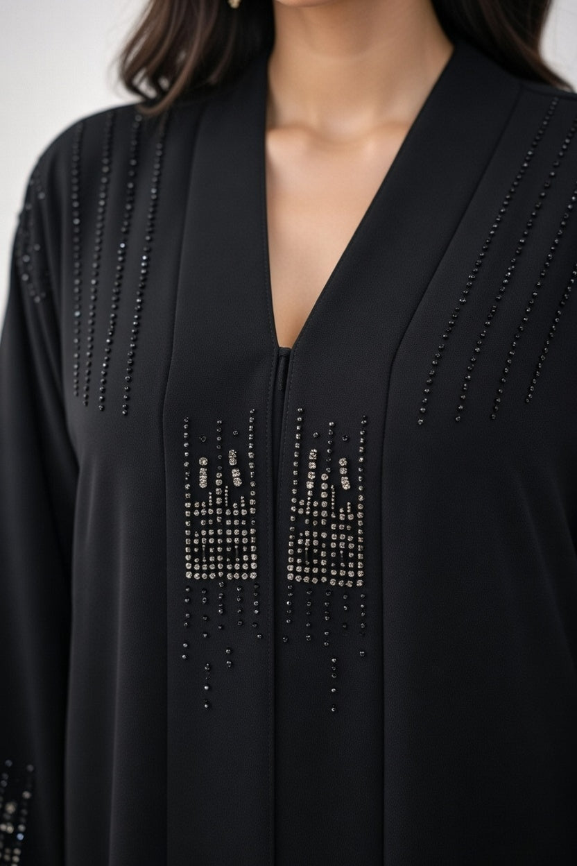 عباية مخمل أسود فاخر مع تطريز كريستال أنيق
