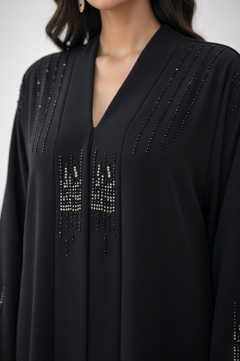 عباية مخمل أسود فاخر مع تطريز كريستال أنيق
