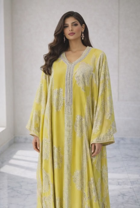 فراشة كفتان مخملي أصفر ذهبي فاخر مع تطريز فضي وذهبي راقي