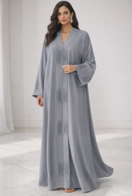عباية رمادي فاتح فاخر مع تطريز كريستال أنيق