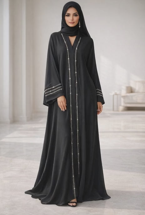عباية أسود فاخرة مع تطريز فضي وكريستال راقي