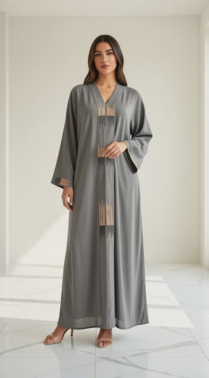 عباية رمادي غامق فاخرة مع تطريز خشبي وذهبي أنيق