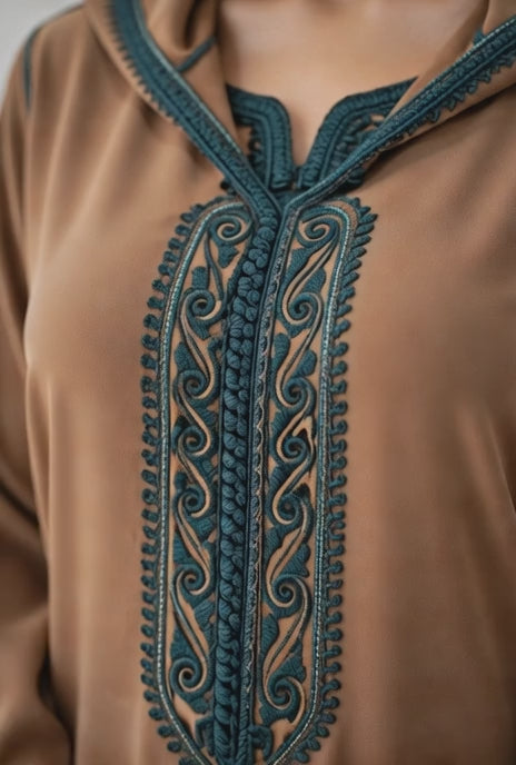 طقم الجلابة والقفطان "أصالة" باللون البني - شان وهمة