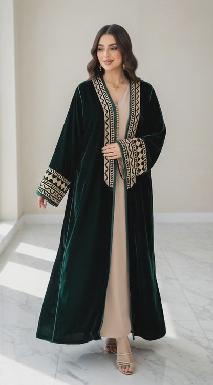 كيمونو مخمل أخضر غامق فاخر مع تطريز ذهبي وبيج زنجي أنيق